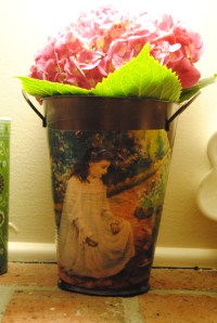 Deccoupage metal Planter